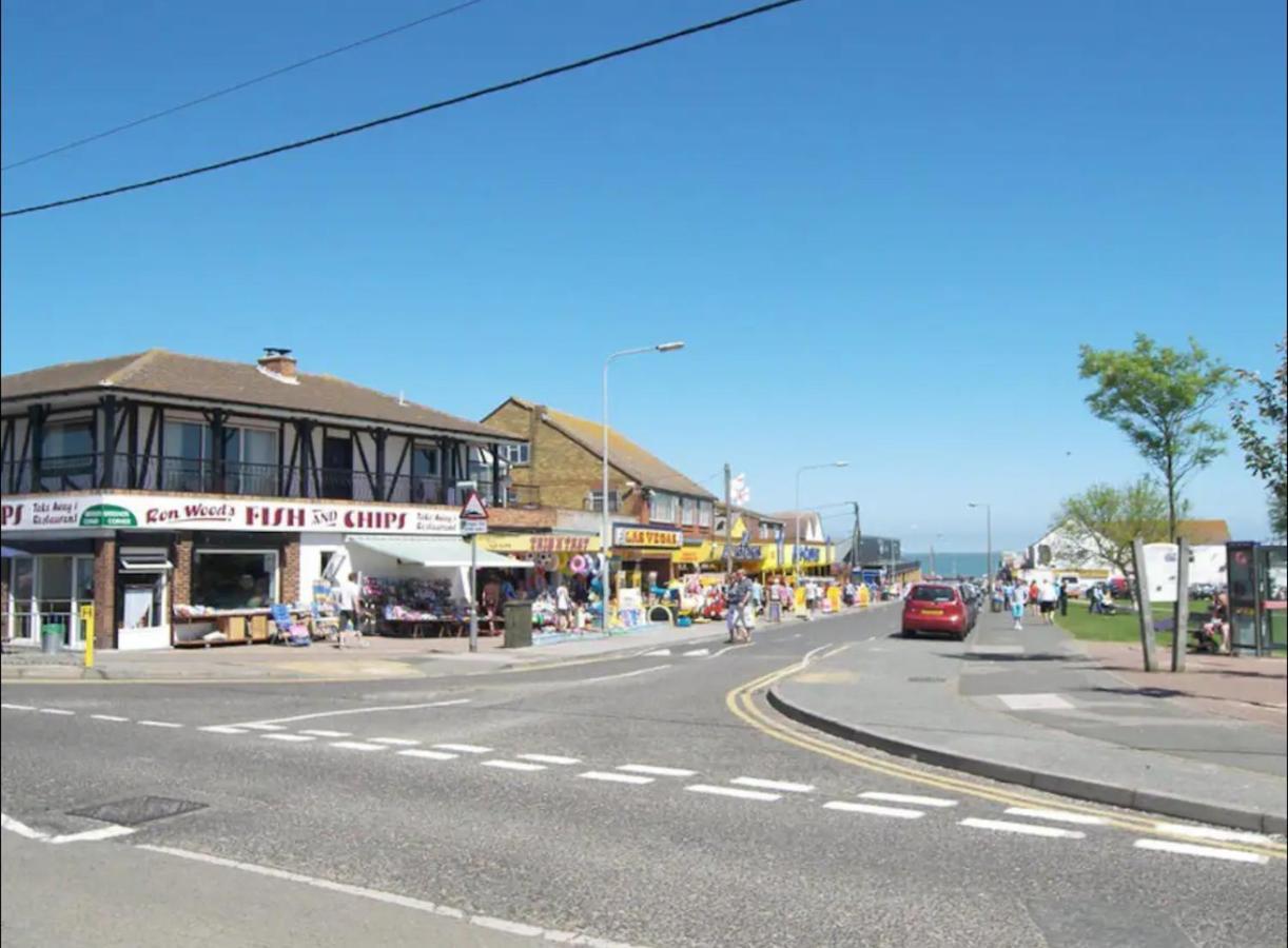 2 Bedroom Caravan With Sea Views Eastchurch Extérieur photo