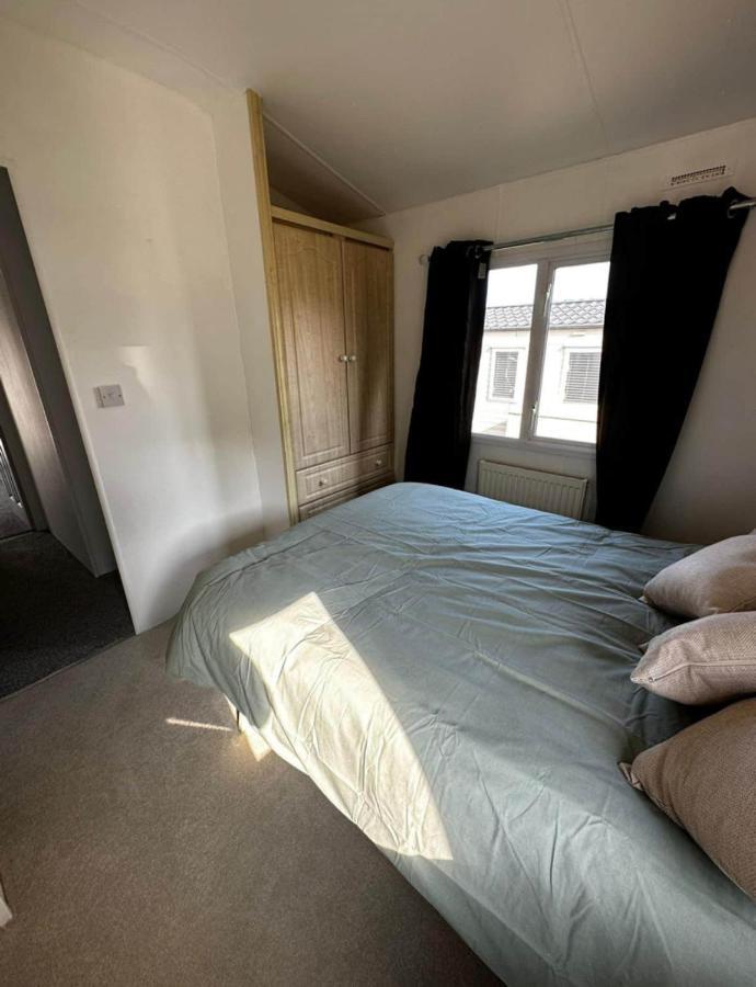 2 Bedroom Caravan With Sea Views Eastchurch Extérieur photo