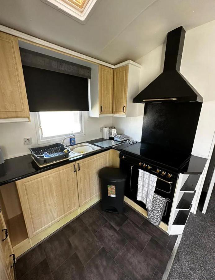 2 Bedroom Caravan With Sea Views Eastchurch Extérieur photo