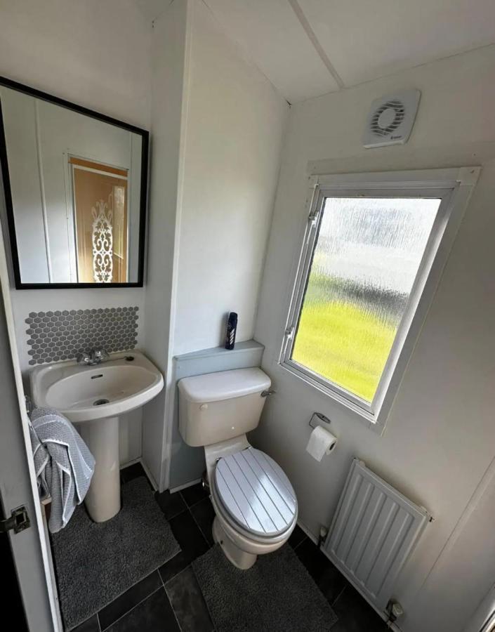 2 Bedroom Caravan With Sea Views Eastchurch Extérieur photo