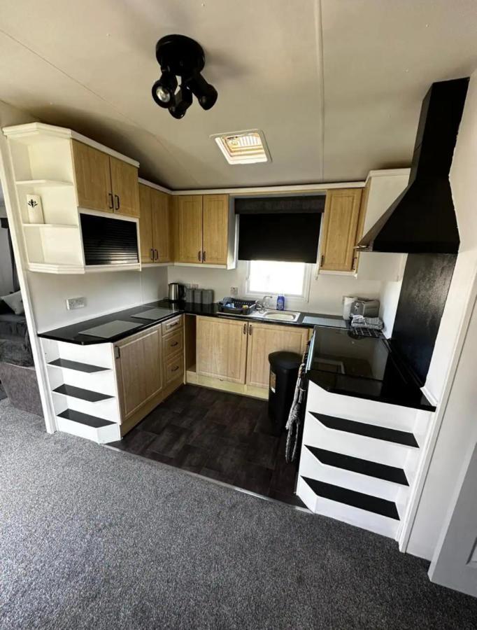 2 Bedroom Caravan With Sea Views Eastchurch Extérieur photo
