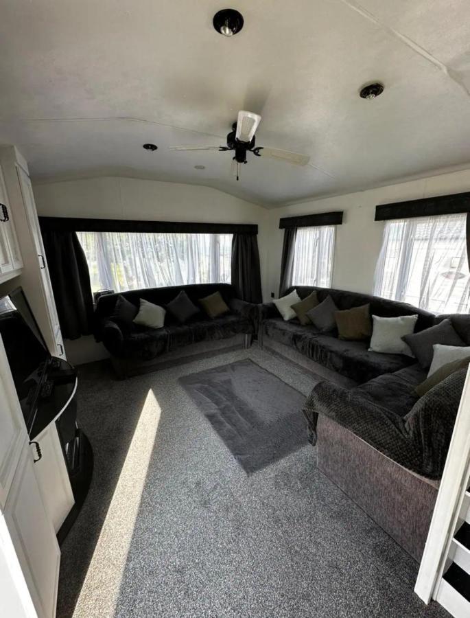 2 Bedroom Caravan With Sea Views Eastchurch Extérieur photo