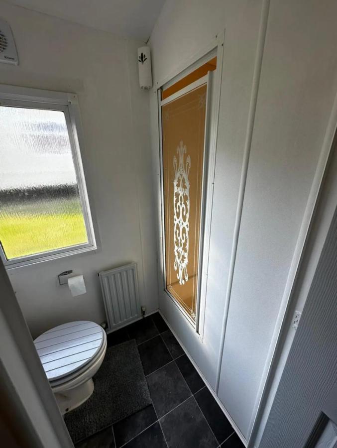 2 Bedroom Caravan With Sea Views Eastchurch Extérieur photo