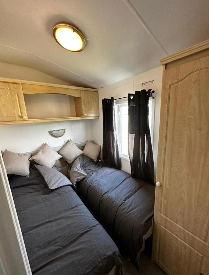 2 Bedroom Caravan With Sea Views Eastchurch Extérieur photo