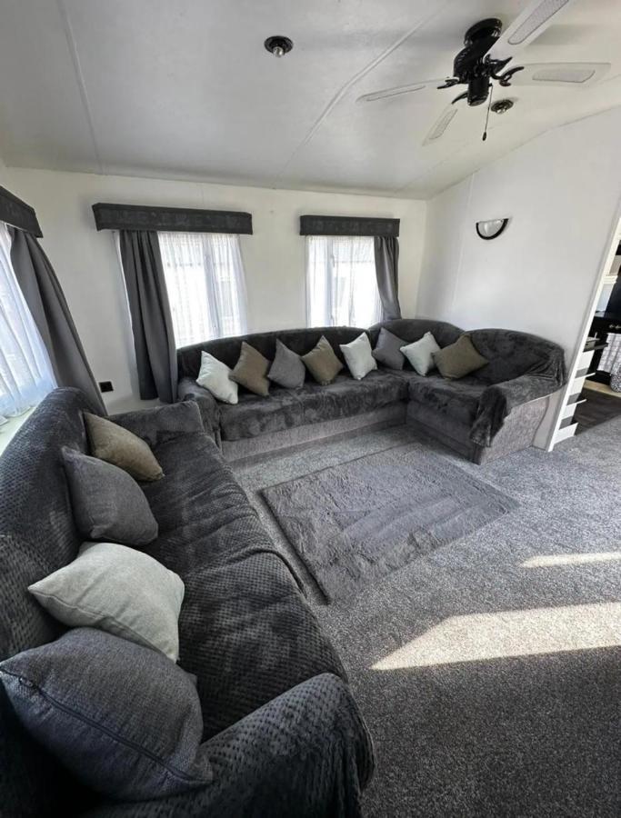 2 Bedroom Caravan With Sea Views Eastchurch Extérieur photo