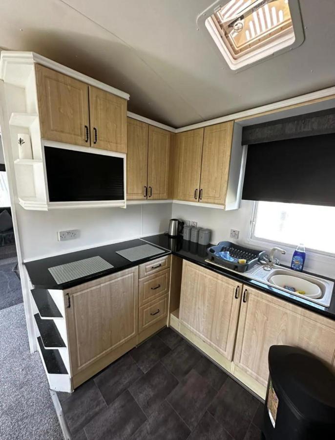 2 Bedroom Caravan With Sea Views Eastchurch Extérieur photo
