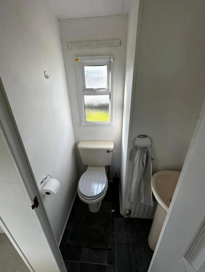 2 Bedroom Caravan With Sea Views Eastchurch Extérieur photo